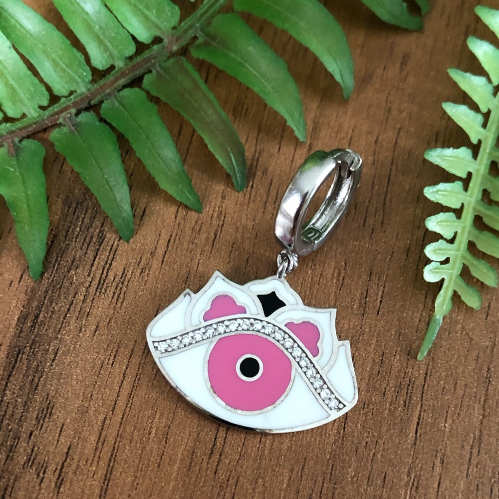 Pink and white eye shaped necklace and earing!